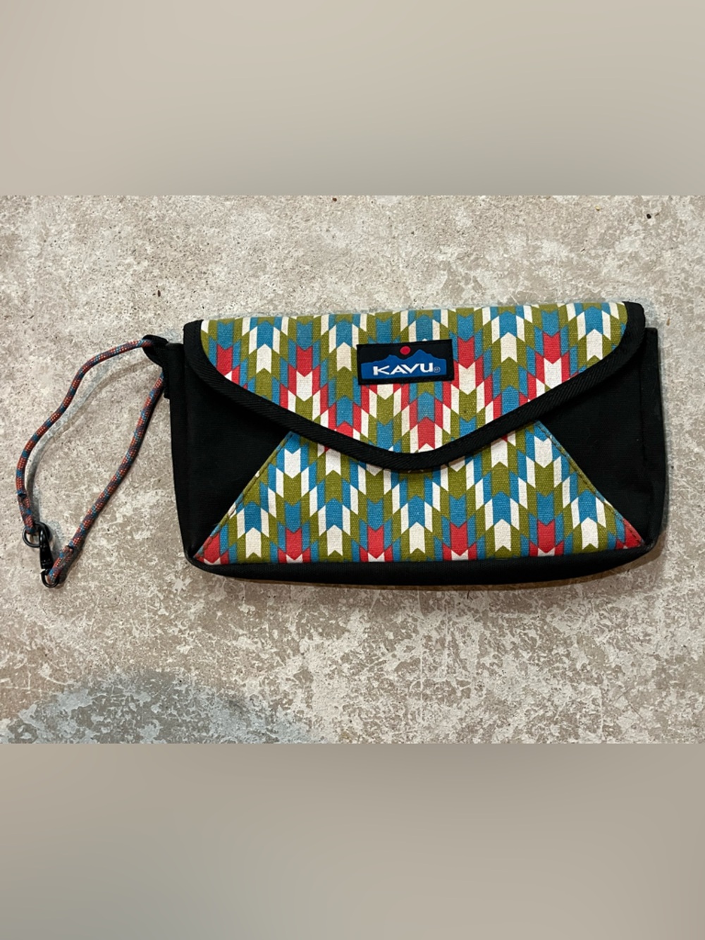 KAVU envelope clutch wristlet geometric pattern wrist strap purse